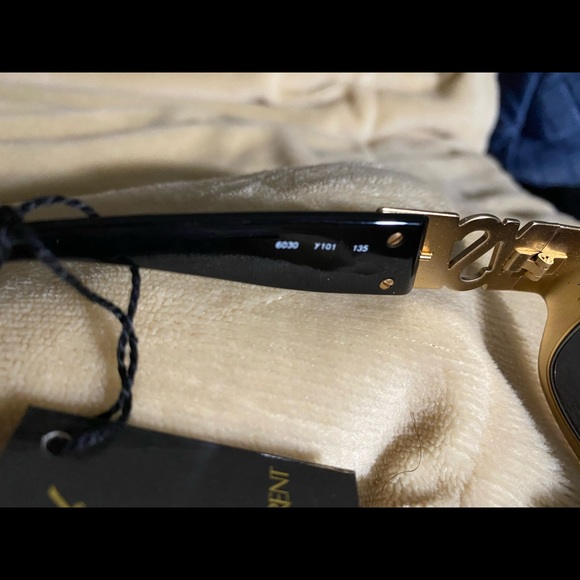 BRAND NEW, NEVER WORN!! YSL Sunglasse too small tag came off s - Picture 6 of 6